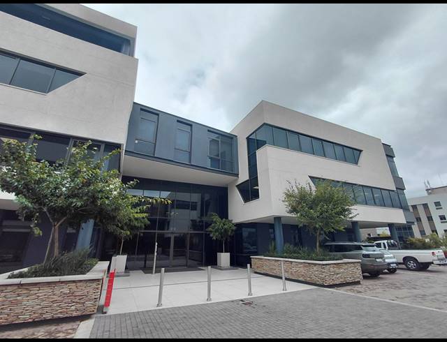 347M² OFFICE TO LET IN VORNA VALLEY